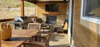Life Is an Adventure! Lake & Mountain View, Private Hot Tub, Game Room - 4つ星