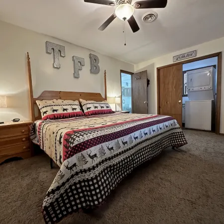 Cozy Pigeon Forge Cabin Near Parkway: Hot Tub, Mountain Views & Pet Friendly!