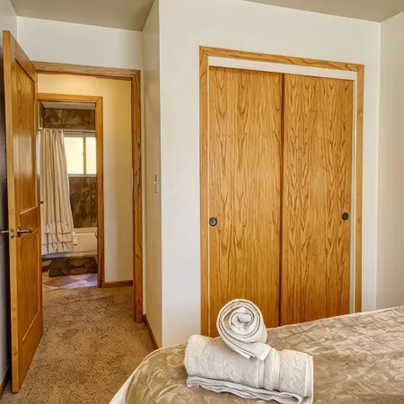 Cozy 5bdrm Haven in the Heart of Gillette 5 Min from Downtown- FREE Pool Passes!
