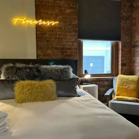 Timeless Loft -OTR -TQL w/ FREE Parking
