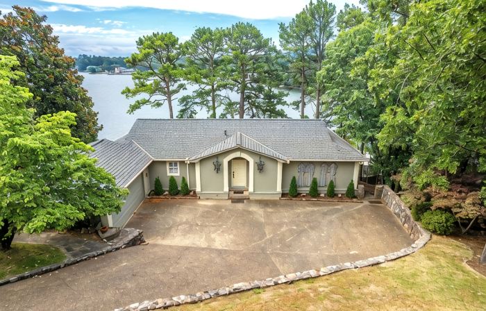 Beautiful, Private Lake House with Double Dock