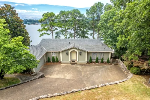 Beautiful, Private Lake House with Double Dock - Wifi