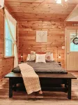 Mountain Cabin with creek and hiking trail! Minutes from Blue Ridge - Chalets