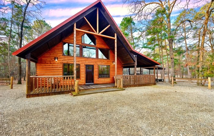 Hot Tub•Pool Table•Playground•Boat Parking• Fire Pit•Sleeps 10•Fun for All Ages!