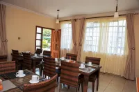 Davis Court - breakfast
