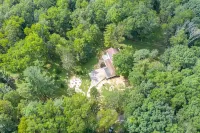 Bellbrook | Professionally Remodeled | 10 Acres in the Woods w/ Zipline! - Homestays