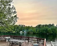 Peaceful Hudson River Waterfront Farmhouse Near Saratoga & Lake George - Homestays
