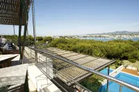 Luxury apartment with beautiful views, private pool and beach access - WiFi