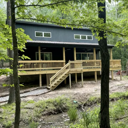 Luxurious 2Br Creekside Deckhouse w Saltwater Hot Tub