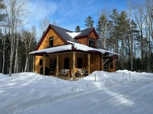 Cozy cabin nestled in the woods, 5 minutes to Sunapee Mountain & lake! - 4-Star