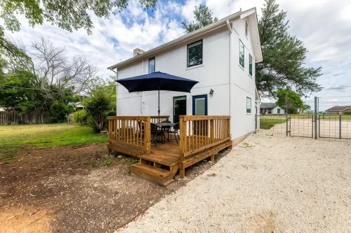 Charming 2-bedrm home in the heart of Liberty Hill - 4-Star