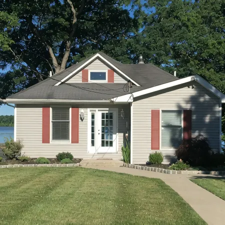 Cozy Lakefront Home - 278 Five Star Reviews - Kayaks, Sunsets & Panoramic Views