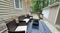 Updated Higgins Cottage w/ AC - Walking Distance to Higgins & Boat Parking - Wifi