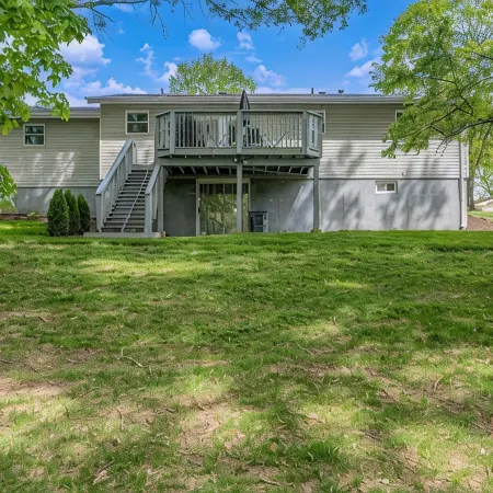 Centrally located, spacious 4 bdrm, on quiet Ct