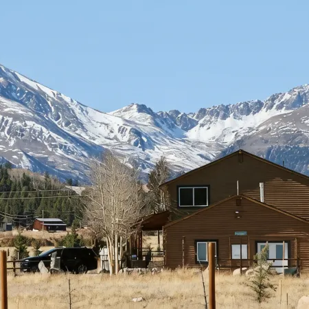 Cozy Two Bedroom Cabin Mountain Getaway!