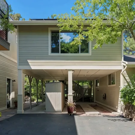 Cozy Up at a Nature Inspired Boutique Studio in the Trees - River Nearby