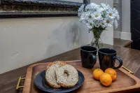 Rose Street Retreat- 2 blocks from downtown- Dog Friendly - 4-Star