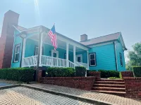 A totally renovated home in the heart of Roswell and central to Roswell’s best. - Wifi