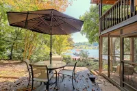 Private Dock, Mountain View, Lake Front, 2 kayaks, 2 SUPs, 1 canoe, Hot tub - 부티크