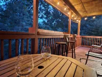 Peaceful 3 Bedroom Family Mountain Getaway in the Trees with Mirror Lake Access. - Chalets