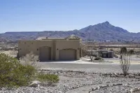 TURTLEBACK OASIS! Mins to Lake, Hot Springs & Golf - 3-Star