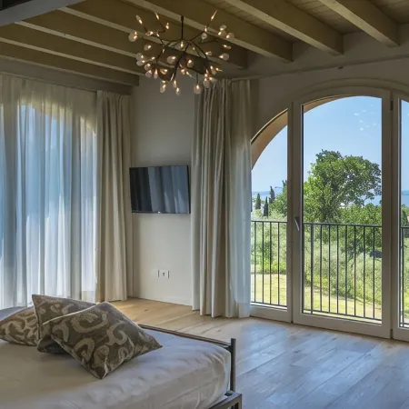 Charming rental villa, magnificent views of Lake Garda, park and private pool