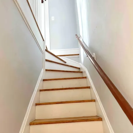 Recently totally renovated duplex located 5 minutes from Downtown Bristol.