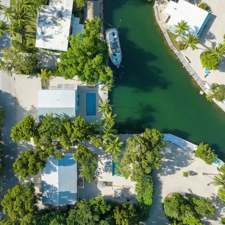 5 bedroom - Deep Dockage & Heated Pool in Islamorada.