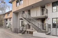 Large, Luxurious Riverfront Townhouse - 4 étoiles
