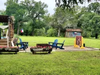 Remodeled Modern Farmhouse on acreage near ALL area attractions!!! - 4-Star