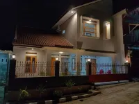 Lubna Homestay - by Login - parking