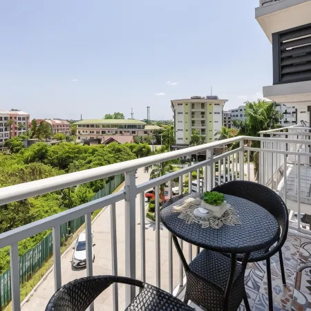 Fresia by J&J | Near Airport w/ Pool and Gym