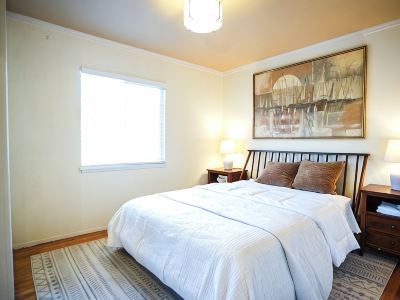 Spacious 4Br Family Retreat with Indoor Pool, Jacuzzi & Movie Room – Near SFO