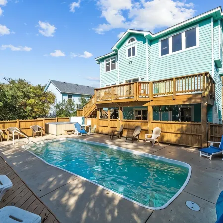 Family Fun House! Private Pool, Putting Green, Walk to Beach, Hot Tub, Game Room