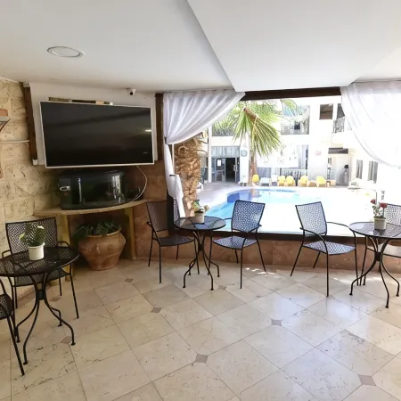 Hotel Maman