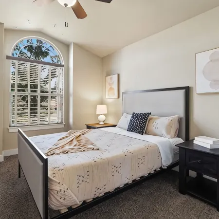 Modern 4BR w/ Hot Tub - Fire Pit - Stylish Stay