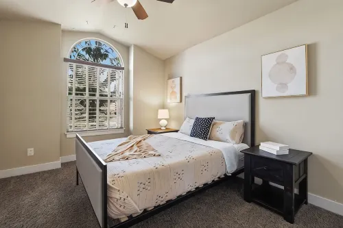 Modern 4BR w/ Hot Tub - Fire Pit - Stylish Stay - spa