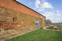 Sophie's Barn - 2-Star