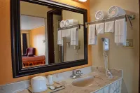 Royal Inn Greenville - parking