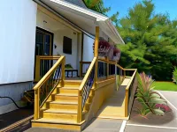 Lake Ontario Motel & Inn - parking