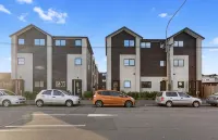 Stylish 2 bedroom Townhome in CBD - Parking