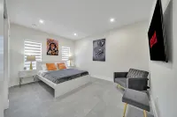 Beautiful 4BR Miami Villa with Heated Pool & Private Game Yard - Villas