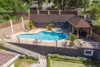 The Sun Seeker Villa Ja. 7 bedroom villa with butler & chef, and housekeeping. - Villas
