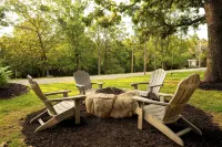 Resort Cabin w/ Firepit, Spacious Deck & Outdoor TV - 2 Miles to SDC - 샬레 호텔