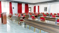 Avian Court Hotel - 4-Star