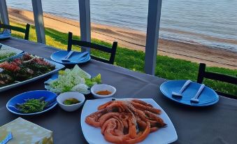 Chom by the Sea 메인 이미지