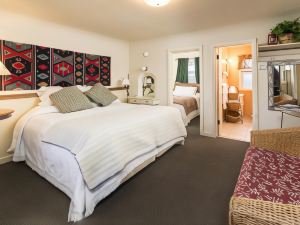 Left Coast Lodge - Pet Friendly