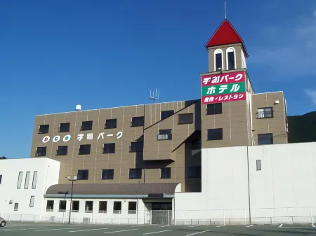 Uwa Park Hotel Отели рядом с достопримечательностью «Ehime Prefecture Museum of History and Culture»