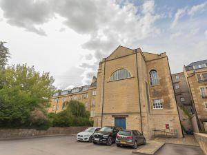 Panda Sanctuaries, Kensington Chapel Apartment