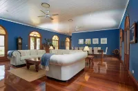 Victoria's at Ewingsdale - Jacuzzi